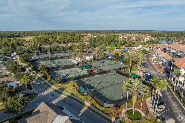 Become a seasoned player at the tennis courts in Palencia.