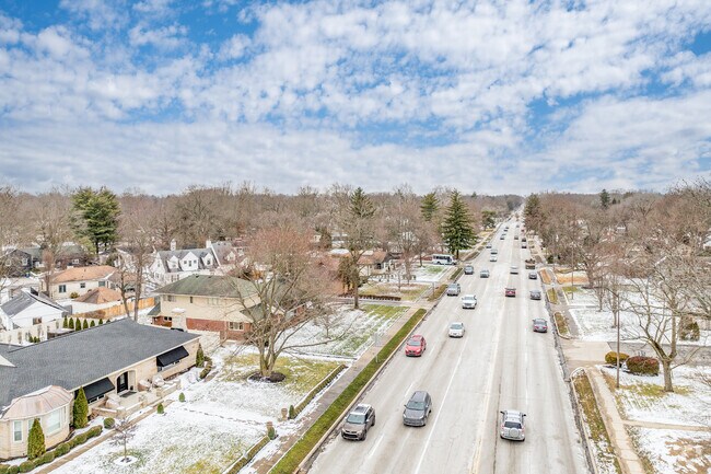Light to moderate traffic can be found on Meridian St in St Vincent Greenbriar.