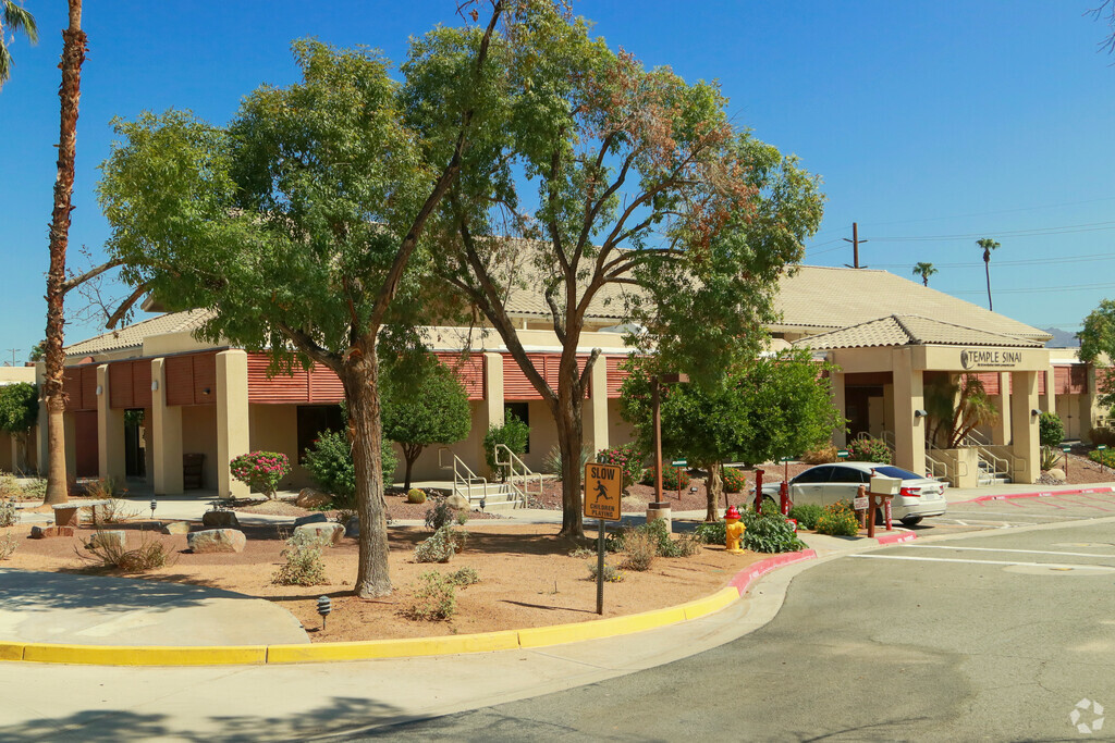 Jewish Community School of the Desert
provides private education.
