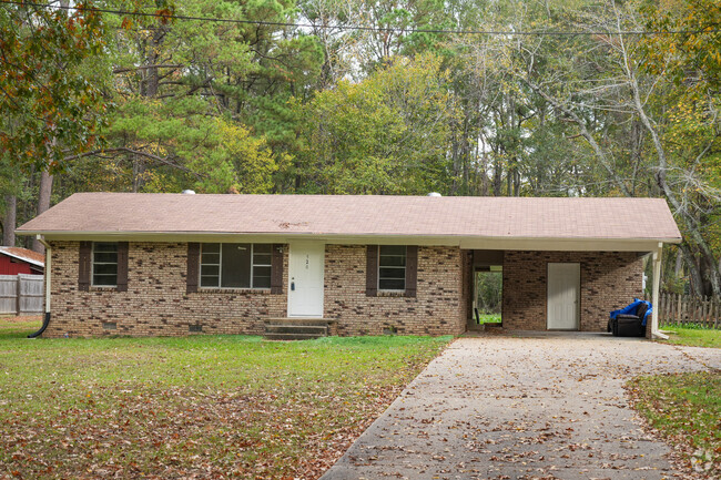 Some Richland neighborhoods still feature classic ranch-style homes, adding a timeless charm.