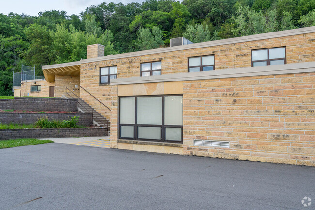 Jefferson Elementary has 19 full-time teachers and no full-time school counselors.
