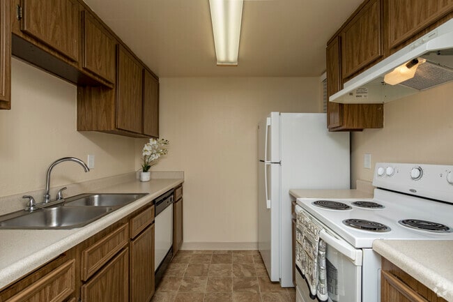 Merit Manor, Clovis, CA 93612 - photo 2