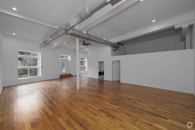 1BR, 1BA - 1,421SF - Living Room