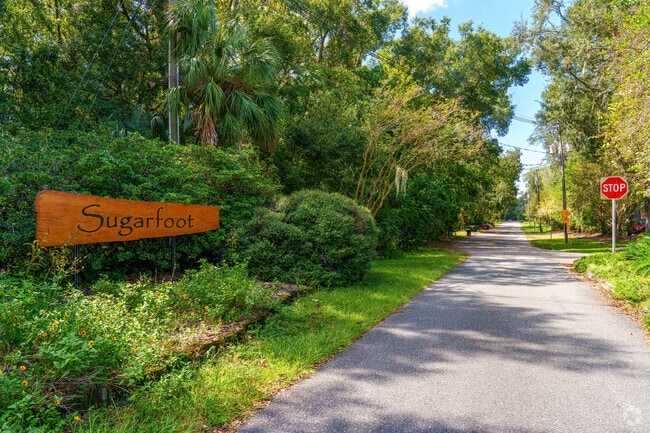 Sugarfoot invites you in with a long, scenic drive through the neighborhood.
