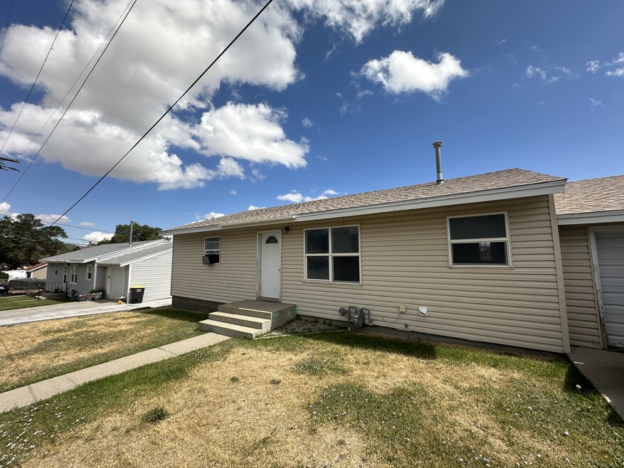 403 Utah St, Rawlins, WY 82301 - photo 1