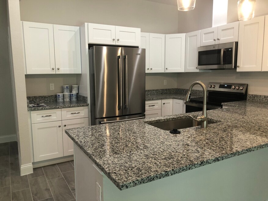 Kitchen. New appliances.
