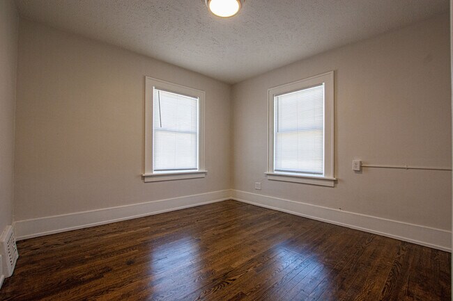 3812 Dodge St, Omaha, NE 68131 - photo 5