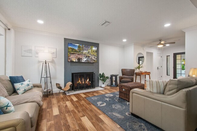 612 Montezuma Dr unit ID1284308P, Bradenton, FL 34209 - photo 2