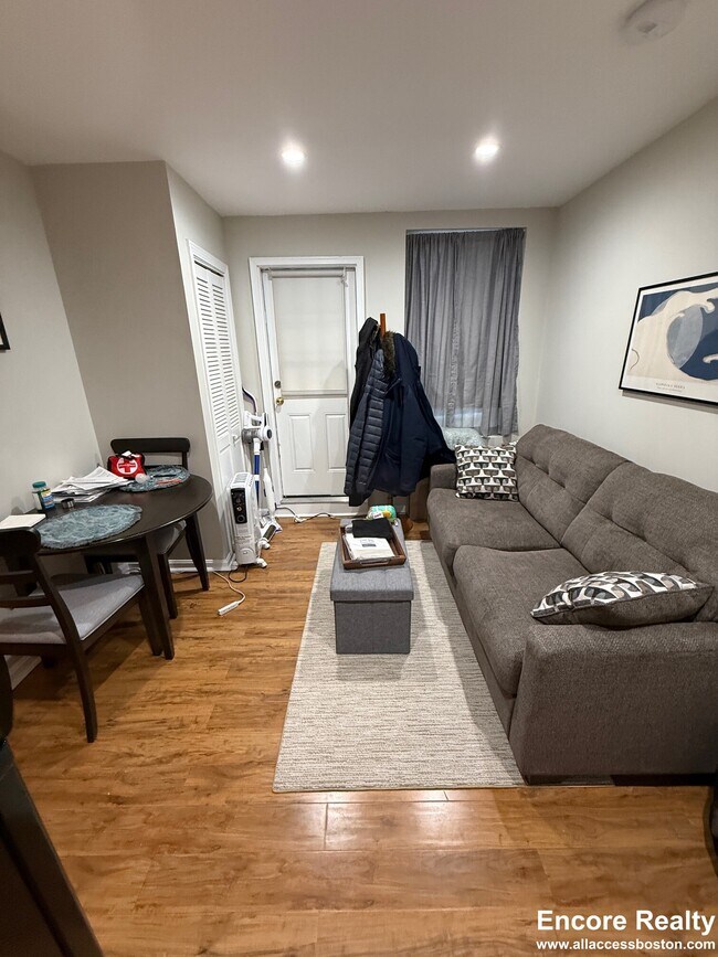 220 Hanover St unit 10, Boston, MA 02113 - photo 2
