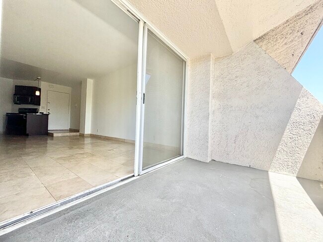 3947 Los Feliz Blvd unit 105A, Los Angeles, CA 90027 - photo 6
