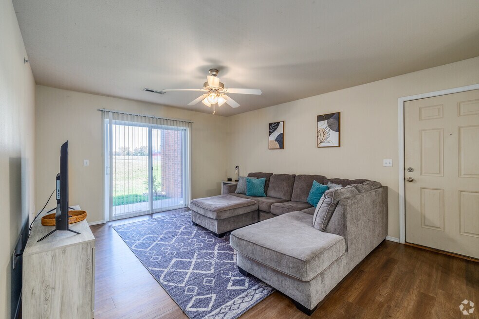 Coryell Crossing, Springfield, MO 65807 - photo 1