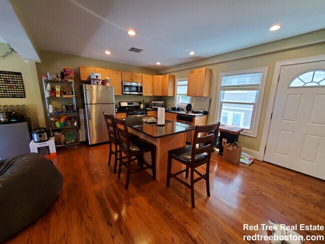 18 Plainfield St, Jamaica Plain, MA 02130 - photo 4
