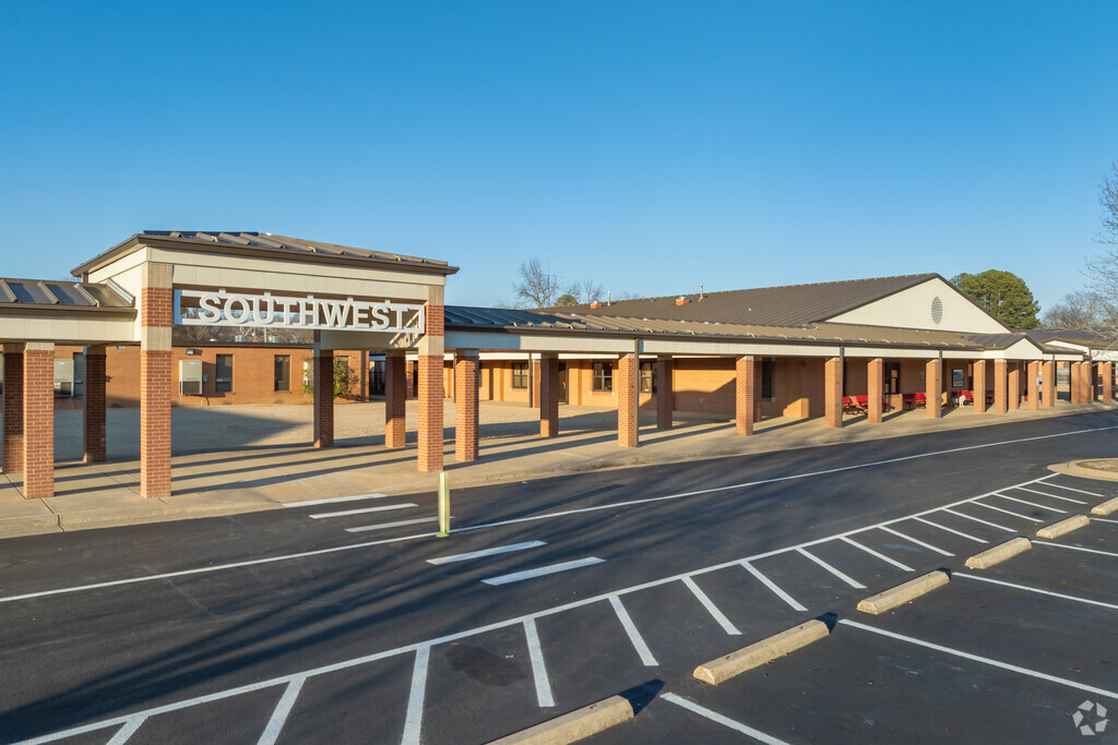 Southwest Middle School in Searcy maintains a student-teacher ratio of 15:1.