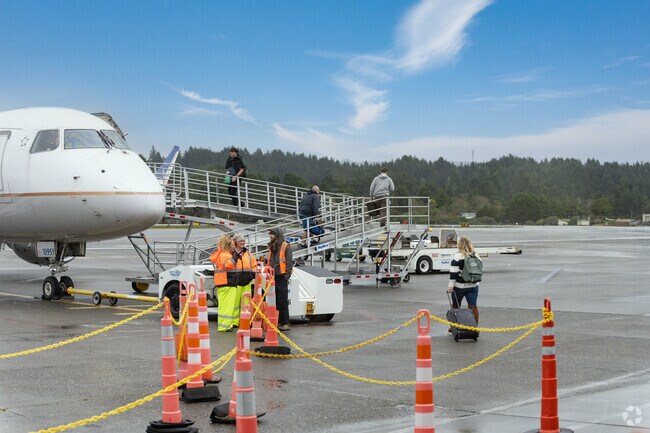 Catch a flight to or from Downtown-Uniontown at the Humboldt Airport.