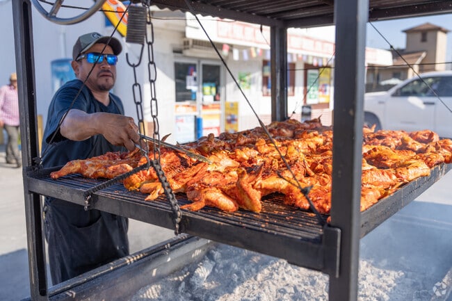 Los Plebes Supermarket has outdoor eats for grabbing a quick bite.