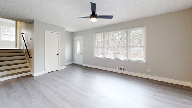 5674 Sandhurst Dr, Forest Park, GA 30297 - photo 2