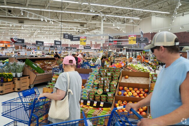 Meijer Foods is perfect for fresh produce and more in Plato Center.