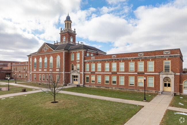 Richmond High School has a student-teacher ratio of 16 to 1.