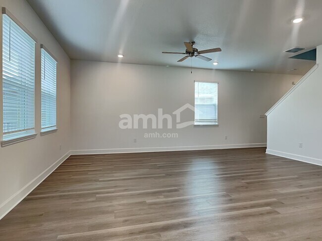 37933 Dusty Saddle Ln, Zephyrhills, FL 33541 - photo 6