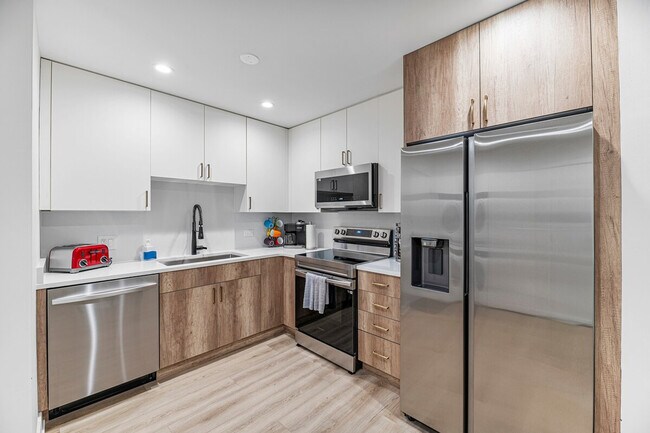 2335 W Touhy Ave unit ID1062699P, Chicago, IL 60645 - photo 3