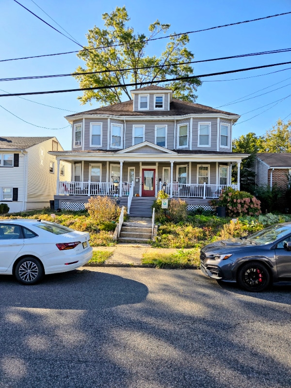 18 Summit Rd, Elizabeth, NJ 07208