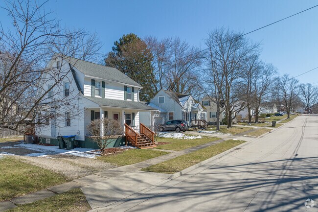 Private drives & nice sized yards are a common sight in Downtown Cuyahoga Falls.