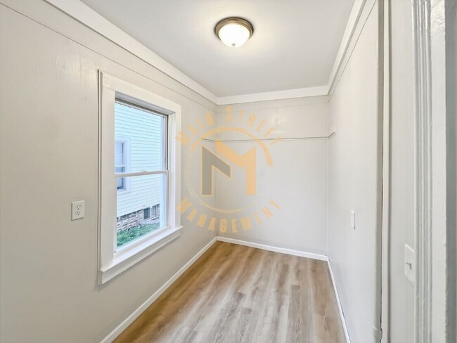 1328 N Main St unit 1328 n Main Street L, Oshkosh, WI 54901 - photo 6