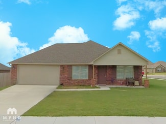 2101 Cedar Cir, Gentry, AR 72734