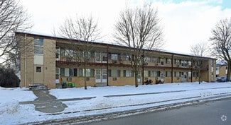 205-219 W Jefferson St, Oconomowoc, WI 53066
