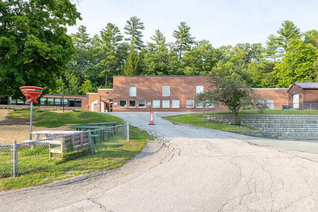 Simonds Elementary School in Warner serves grades K-5.
