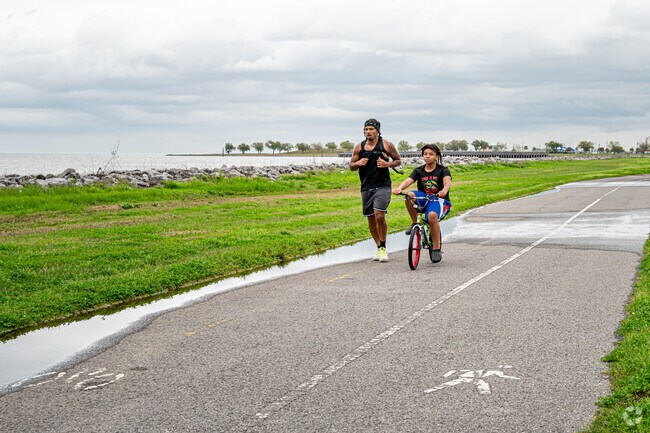 The Pontchartrain Lakefront Trail is a great place top relax in Ferran Place-Courtland Heights.