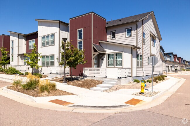 Large sprawling new townhouses are located close to shopping and entertainment in Interquest.