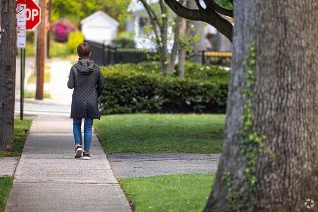 Go out for a walk in Roslyn Heights.