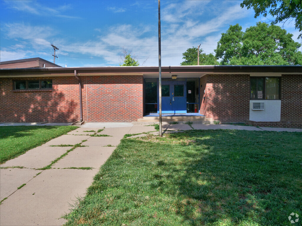 Vega Collegiate Academy is located in  the Del Mar Parkway neighborhood of Aurora, CO.