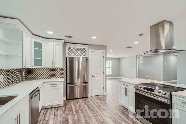 1498 Hunt Ln, Clearwater, FL 33764 - photo 6