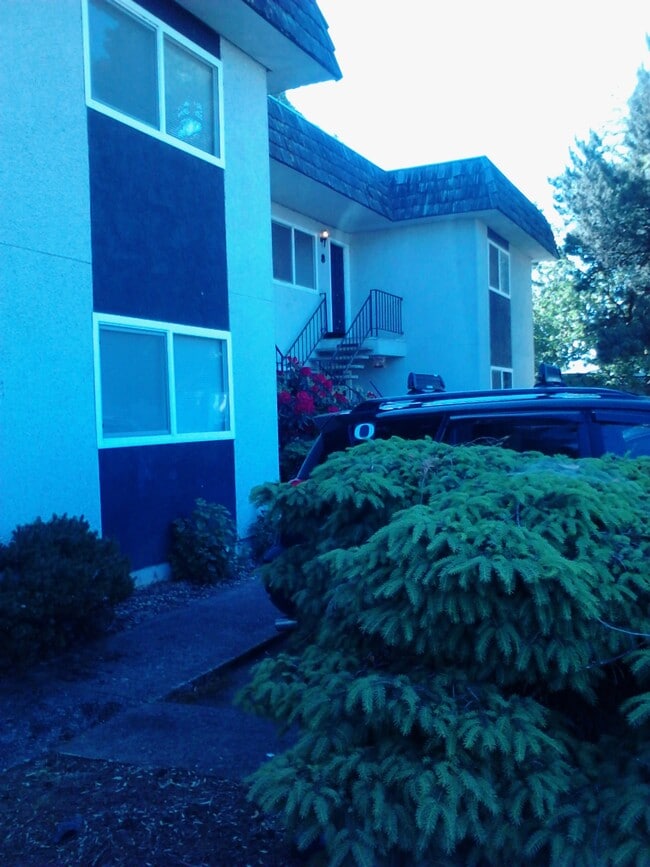 101 N 10th St Unit 5, Creswell, OR 97426