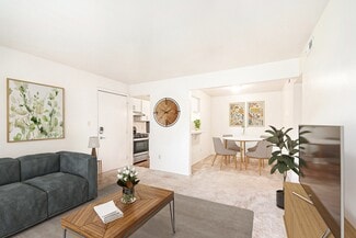 2102 Point West Dr, Fort Wayne, IN 46808