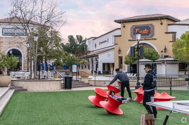 The Veranda Plaza provides high end shopping and dining to the Buchanan Field neighborhood.