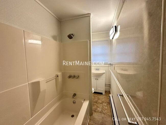 99 Sanford St unit B, Bangor, ME 04401 - photo 4