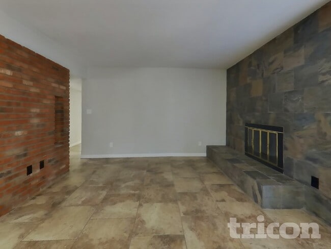 9215 N 39th Dr, Phoenix, AZ 85051 - photo 5