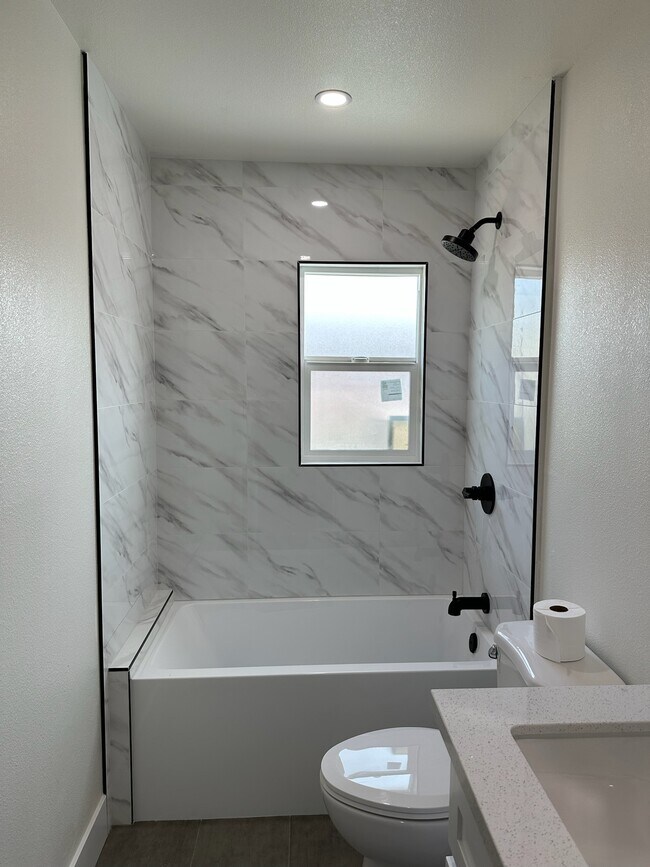 4858 Ascot Ave unit 4858, Los Angeles, CA 90011 - photo 3