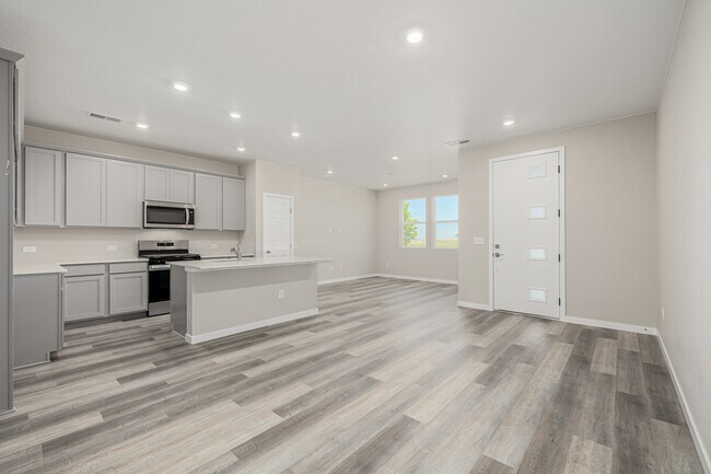 20540 E 58th Ave, Aurora, CO 80019 - photo 4