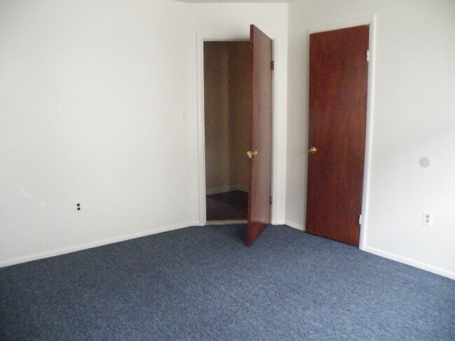 213 E 9th Ave unit 2, Roselle, NJ 07203 - photo 3