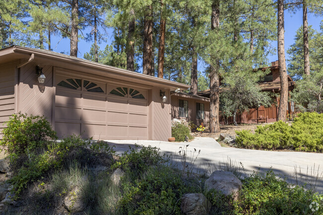 Each house in Hidden Valley Ranch has a different design, giving the area great diversity.