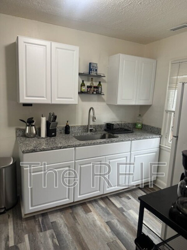 4400 Buckingham Ave unit Upper Unit, Detroit, MI 48224 - photo 7