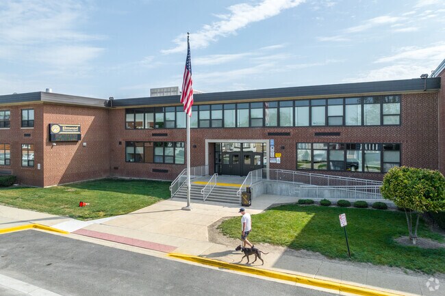 Elmwood Elementary School is an above-average, public school located in Elmwood Park, IL.
