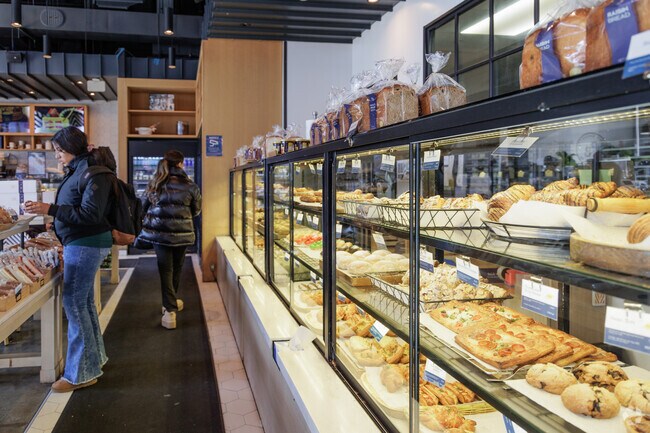 Fort Lee residents have many options when it comes to gourmet coffee and pastries.
