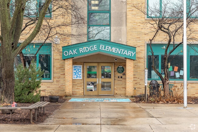 Oak Ridge Elementary School main entrance.