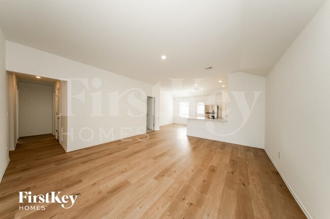 421 Kale Rd, Tuttle, OK 73089 - photo 3