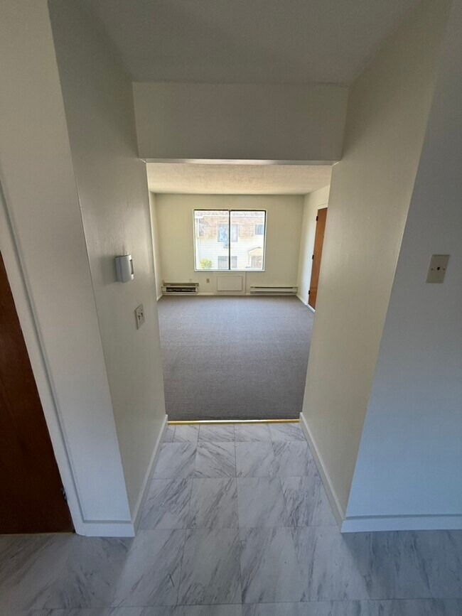 67 Dallas Ave unit 9, Waterbury, CT 06705 - photo 6